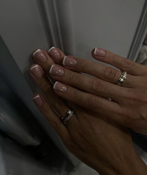 Soft French Tip Nails, French Dip Nails, Natural French Tip, Manicure Classy, Classy Manicure, Short French Tip, Nail Ideas Acrylic, Nails 2023 Trends, Short French Tip Nails