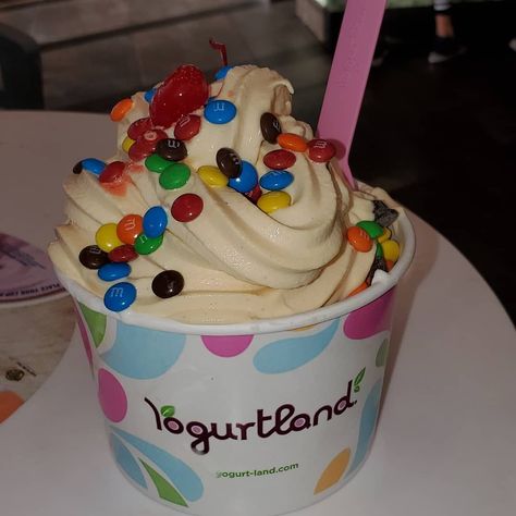 Yogurt Land, Ice Cream Yogurt, Frozen Yogurt Shop, Frozen Yogurt, Food Dishes, Yogurt, Frozen, Ice Cream, Instagram Photos