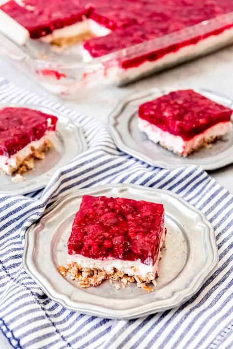 Everybody loves this irresistible Raspberry Pretzel Salad recipe with it's salty-sweet combo of crunchy pretzel crust, creamy cool whip and cream cheese filling, and sweet-tart raspberry Jello top!  It's a summertime and holiday favorite! #raspberries #jello #pretzels #salad #dessert #sidedish #summer #nobake #easy #recipe #classic #cold #creamy Cream Cheese Fluff, Cool Whip And Cream Cheese, Raspberry Pretzel Salad, Pineapple Pretzel Salad, Pretzel Salad Recipe, Dessert Salad Recipes, Tart Raspberry, Recipes Deserts, Raspberry Jello