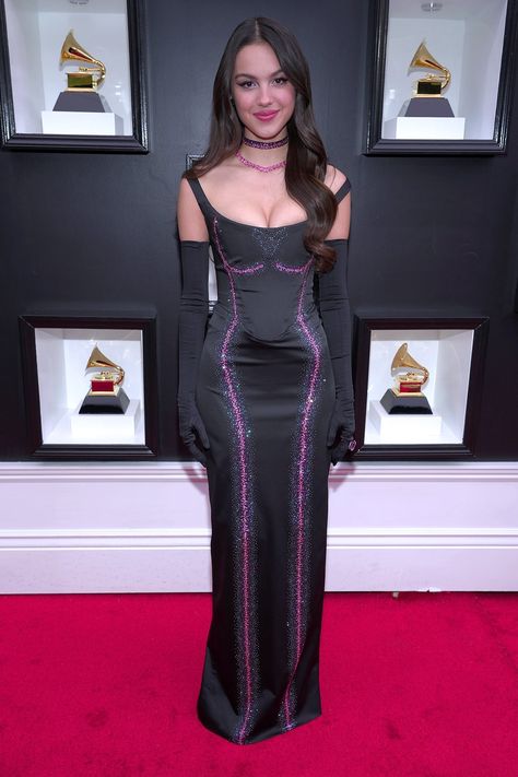 Grammy Red Carpet, Grammy Awards Red Carpet, Grammys Red Carpet, Black Gown, On The Red Carpet, Red Carpet Dresses, Celebrity Look, Red Carpet Looks, Olivia Rodrigo