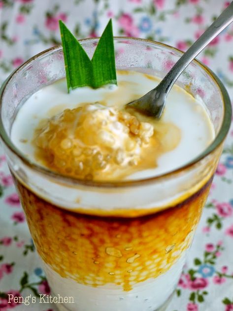 Peng's Kitchen: Gula Melaka Sago Pudding Sago Pudding Recipe, Malaysian Food Desserts, Sago Pudding, Sago Recipes, Blw Recipes, Malaysian Dessert, Coconut Jelly, Asian Dessert, Asian Sweets