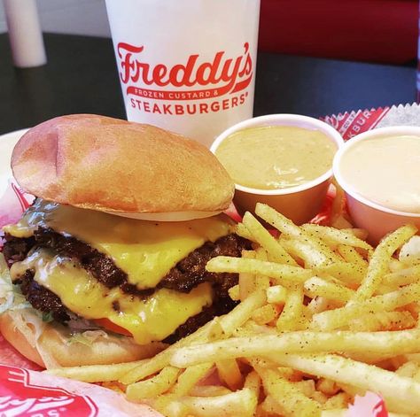 Freddys Steakburgers, Freddys Burgers, Frozen Custard, Food Therapy, Dinner Meals, 14th Birthday, Lunch Snacks, Foods To Eat, Food Cravings