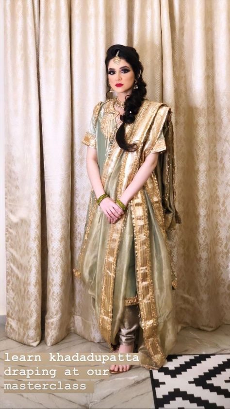 Simple Khada Dupatta Designs, Bhopali Style Dress, Khada Dupatta Draping Styles, Latest Khada Dupatta Designs, Khara Dupatta Hyderabadi, Hyderabadi Suit, Khada Duppata Hyderabadi, Pakistani Dupatta Style, Bridal Khada Dupatta