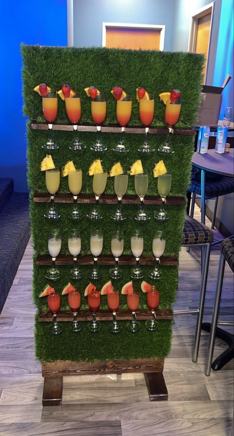 How To Make A Champagne Wall Diy, Champagne Wall Ideas, Mimosa Wall, Wedding Champagne Bar, Christmas Luau, Portable Bars, Drink Wall, Candy Wall, Bar Mobile