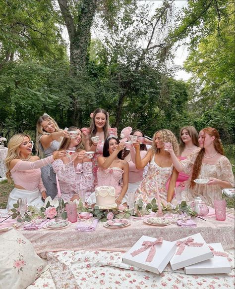 Tea Party Aesthetic Pink, Birthday Party Ideas Tea Party, Friend Tea Party, Pink Spring Party, Loveshackfancy Tea Party, Sweet Themed Party, Tea Party Backyard, Tea Party Bid Day Theme, Girly Garden Party