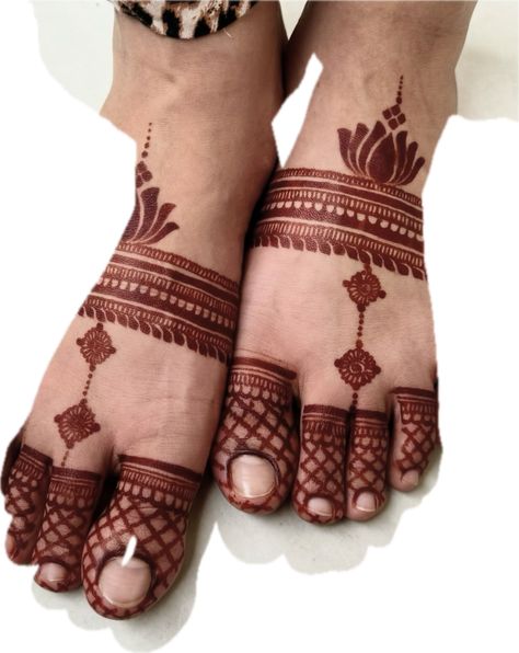 Mahedi Design Latest Simple, Leg Easy Mehndi Design, Easy Foot Mehndi Designs, Mehandi Foot Designs, Mehendi On Leg, Leg Mendhi Design Simple Easy, Mehndi For Legs Simple, Leg Nails Ideas, Mehendi Designs For Foot Simple