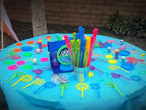 Birthday Party Bubble Station! Perfect for a backyard summer party! Birthday Party Bubble Station, Sensory Station Birthday Party, Bubble Station Birthday, Party Bubble Station, Bubble Party Ideas Kids, Bubbles Station, Water Balloon Birthday Party, Bubble Party Ideas, Foam Birthday Party