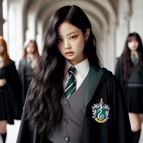 Ravenclaw Harry Potter, After Baby Workout, Hot Crop Tops, Hogwarts Slytherin, Slytherin Gryffindor, Grunge Skirt, Low Waist Pants, Long Dress Black, Harry Potter Hermione Granger