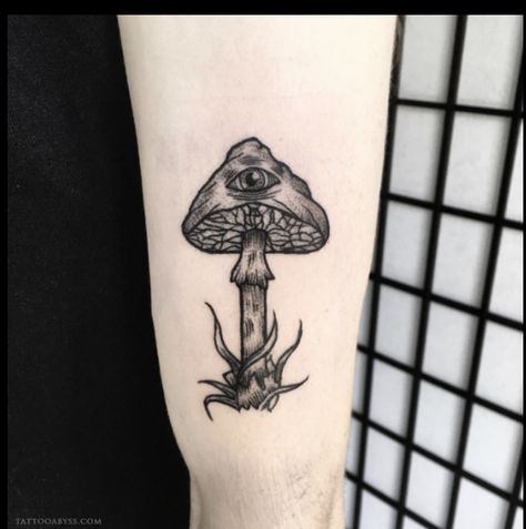 Traditional Mushroom Tattoo, Mushrooms Tattoo, Botanical Tattoos, Tattoo Black And White, Mushroom Tattoo, Pride Tattoo, 13 Tattoos, Insect Tattoo, Mushroom Tattoos