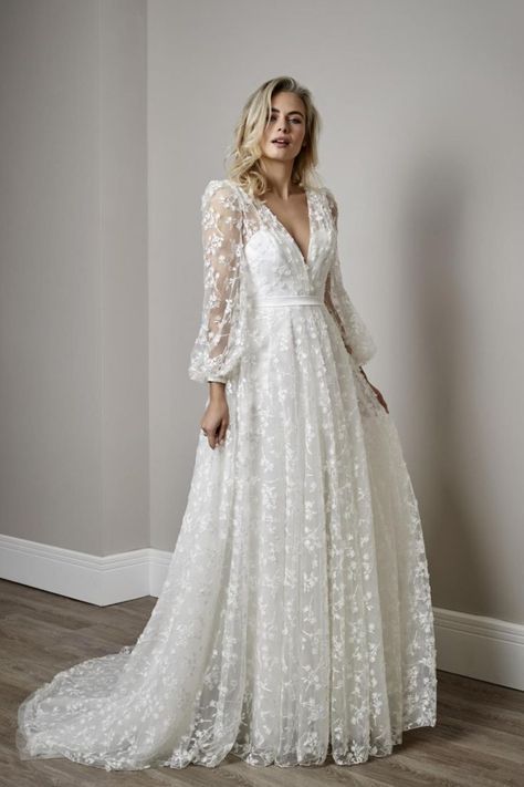 Iris Wedding, Sassi Holford, Wedding Frocks, White Bridal Dresses, Frock Dress, Dream Wedding Ideas Dresses, Bridal Dress Design, Modest Wedding Dresses, White Bridal