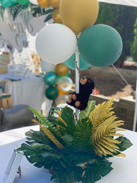 Jungle Centerpieces Ideas, Jungle Centerpieces, First Birthday Theme Boy, Safari Baby Shower Decorations, Safari Birthday Party Decorations, Tiffany Baby Showers, Nikki Baby, Jungle Party Decorations, Centerpieces Ideas