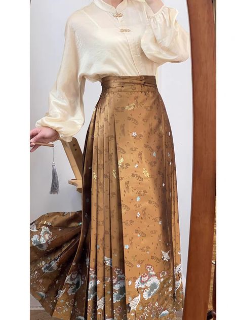 Asian Gowns, Asian Style Dress, Skirt Aesthetic, Chinese Style Dress, Japan Outfit, Modest Fashion Outfits, Modern Dress, Satin Skirt, Cosplay Outfits