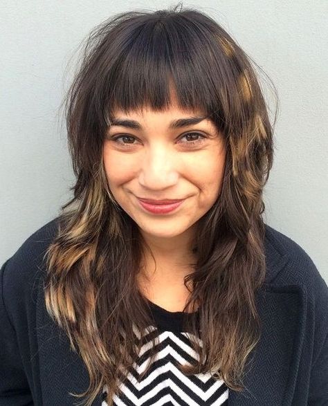 long+layered+hairstyle+with+stripey+highlights Hair Stripes, Modern Shag Haircut, Shaggy Long Hair, 2020 Hairstyles, Long Shag Haircut, Long Shag, Bob Cuts, Shag Haircuts, Hair Stylies