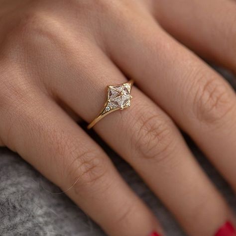 Star pyramid  . . . . . #diamondring #alternativebride #clusterring #jewelrydesigner #artemerdeco #altbride #uniqueengagementring #bespokering #trianglediamond #trianglecut #minimalistengagementring #geometricring #pyramid #diamondpyramid #starring #diamondstar #vintagestylering Triangle Engagement Ring, Star Engagement Ring, Pretty Engagement Rings, Fine Engagement Rings, Simple Engagement, Ring Inspiration, Cute Engagement Rings, Engagement Ring Inspiration, Buying An Engagement Ring