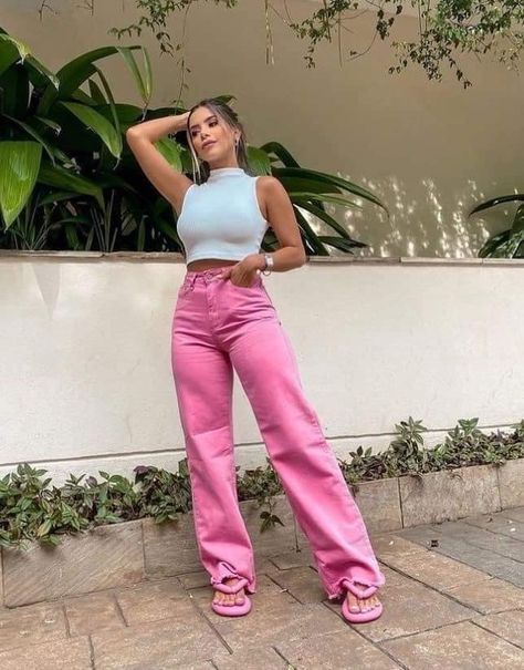 Pink Jeans Outfit, Jeans Rosa, Mom Jean Fits, Sorority Recruitment Outfits, Recruitment Outfits, Mom Jeans Outfit, Pink Jeans, Causual Outfits, Mood Board Fashion