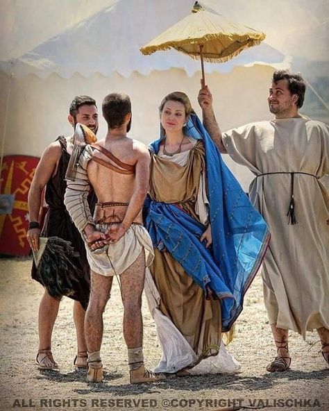 Servant Clothes, Ancient Roman Clothing, Roman Clothing, Ancient Greek Clothing, Biblical Costumes, Roman Clothes, Rome Outfits, Medieval Garb, Empire Romain