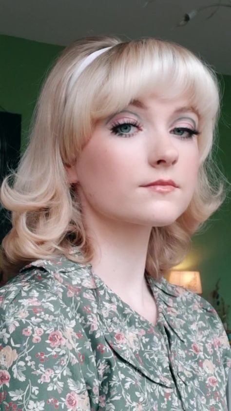 60s Curls Short Hair, Cute 70s Hairstyles Short Hair, 50s Blonde Hairstyles, 60s Hair Blonde, 60s Hair Women, 1960 Hairstyles Women, 1960 Hairstyles Short, 1950s Hair Styles Women, 40s Hairstyles With Bangs