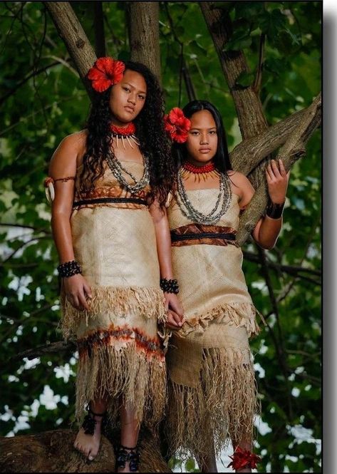 Samoan Clothing, Tongan Culture, Native Outfits, Polynesian People, Island Style Clothing, Hula Dancers, Culture Clothing, Island Fashion, Hawaiian Culture