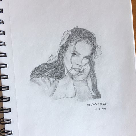 lana del rey sketch Lipstick Drawing Easy, Lana Del Rey Aesthetic Sketch, Lana Del Ray Drawing Easy, Lana Del Rey Inspired Art, How To Draw Lana Del Rey, Drawing Ideas Lana Del Rey, Lana Del Rey Inspired Drawing, Sketches Lana Del Rey, Lana Del Rey Sketch Easy