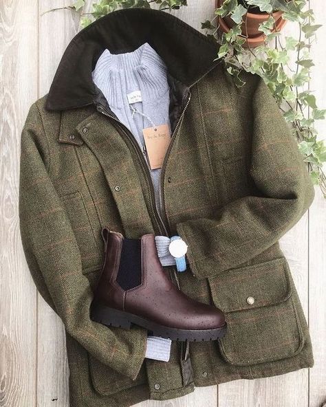 Fairfax And Favor Outfit, English Country Fashion, Christmas Eve Outfit, Fairfax And Favor, Preppy Fall, Country Wear, Country Fashion, Eve Outfit, Classic Wardrobe