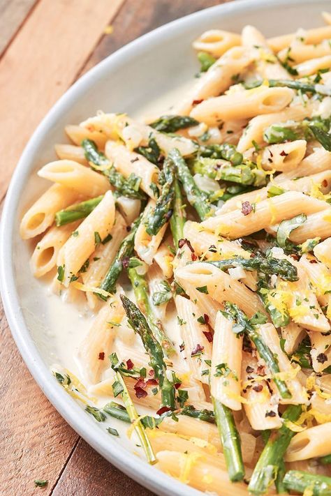 Asparagus Pasta Recipes, Tender Asparagus, Pasta With Asparagus, Asparagus Chicken, Spaghetti Vongole, Easter Dinner Menus, Grilled Asparagus Recipes, Asparagus Recipes Baked, Asparagus Pasta