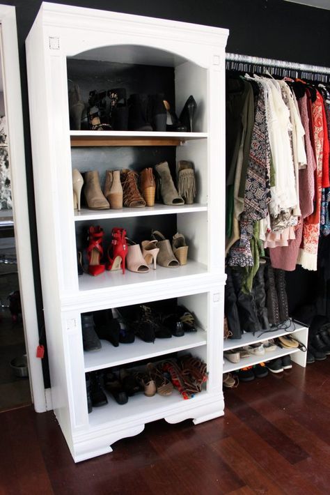 Recycled DIY closet built ins from old bookcases and entertainment center. This wall system with center rod hold are great when your on a budget and still want a glam and easy closet. #diycloset #closetorganization #closet Dresser Entertainment Center, Bookshelf Closet, Make A Closet, Repurposed Dresser, Closet Built Ins, Old Bookcase, Diy Entertainment, Chic Desk, Simple Closet