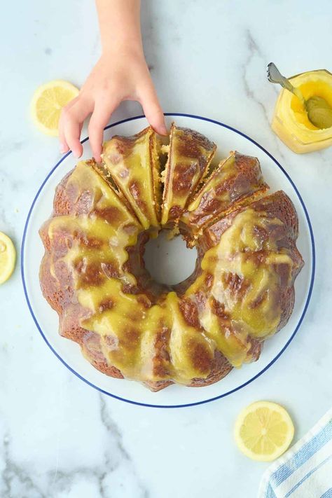 Lemon Curd Bundt Cake, Lemon Curd Pound Cake Recipe, Easter Bundt Cake, Tart Lemon Curd, Classic Pound Cake Recipe, Homemade Chocolate Fudge, Fresh Apple Cake, Lemon Dessert, Lemon Bundt Cake