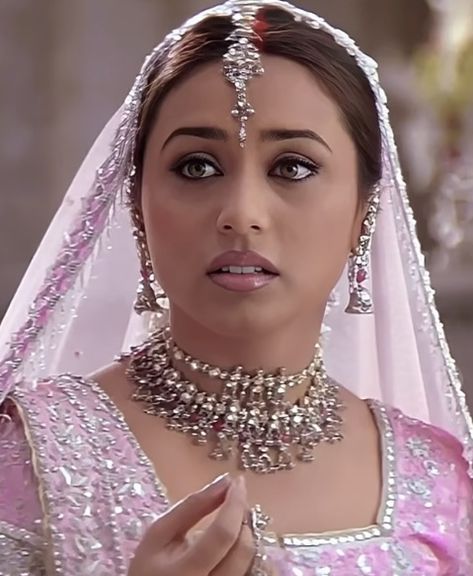 Bollywood Makeup, Vintage Bollywood Aesthetic, Birthday Wish For Husband, Rani Mukerji, Vintage Bollywood, Bollywood Jewelry, Bollywood Stars, Color Collection, Eye Color