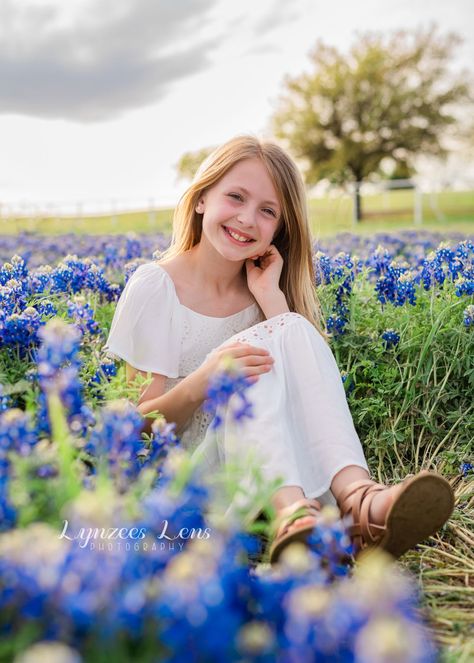 North Texas Bluebonnets Bluebonnet Photos Bluebonnet Photoshoot Kids, Bluebonnet Family Photos, Bluebonnet Photoshoot, Bluebonnet Photos, Texas Bluebonnets, Lens Photography, Spring Photoshoot, Family Picture Poses, North Texas