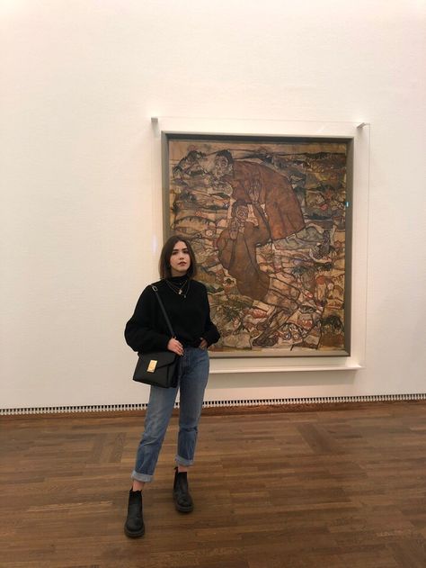 Art Gallery Outfit, Museum Photography, Ceiling Design Living Room, Date Outfit, Autumn Art, Date Outfits, Art Museum, Fashion Inspo Outfits, Spring Outfits