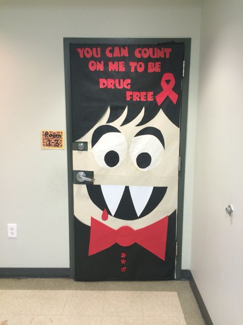 Red Ribbon Week & Halloween Inclusion Middle School Student Council, Fall Classroom Door, Library Door, Door Decorations Classroom Christmas, Halloween Bulletin Boards, Halloween Infantil, Red Ribbon Week, Teacher Doors, School Doors