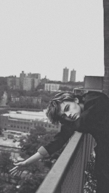 90s Wallpaper, Leonardo Dicaprio 90s, Young Leonardo Dicaprio, Leo Dicaprio, Young Actors, The Perfect Guy, Black And White Aesthetic, Romeo And Juliet, Leonardo Dicaprio