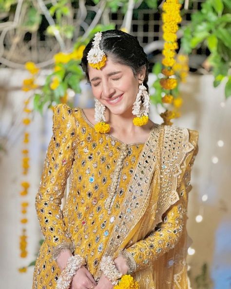 MAWRA (@mawrellous) • Instagram photos and videos Haldi Look For Bride, Worst Makeup, Mayoon Bride, Mohsin Naveed Ranjha, Mayon Dresses, Pakistani Bridal Hairstyles, Engagement Dress For Bride, We Are Done, Haldi Outfits