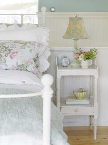 Via Vintage Shabby Pink Rustic Shabby Chic Bedroom, Shabby Bedroom, Cottage Shabby Chic, Cottage Style Decor, Style Cottage, Cottage Bedroom, Shabby Chic Bedroom, Pretty Bedroom, Shabby Chic Bedrooms