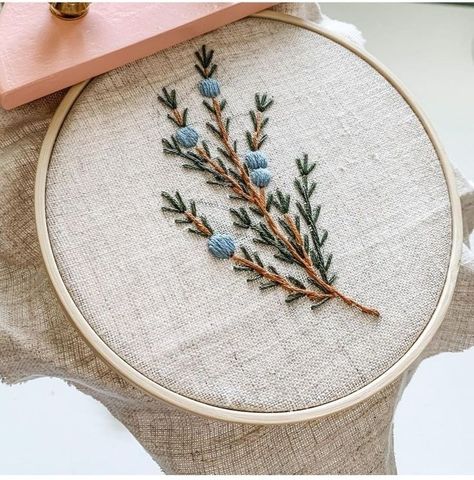 Embroidery Greenery, Drawing Embroidery, Tshirt Embroidery, Bracelet Embroidery, Embroidery Animals, Embroidery Bracelet, Shoes Embroidery, T Shirt Embroidery, Jeans Embroidery