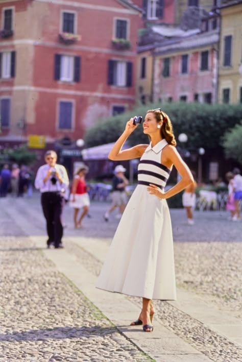 The Best International Vacations for the Extended Fourth of July Weekend - Vogue French Riviera Summer Style, Retro Italian Fashion, Classy Fourth Of July Outfit, Christie Turlington, Riviera Fashion, Wrong Clothes, Floral Crochet Dress, Riviera Style, Best Island Vacation