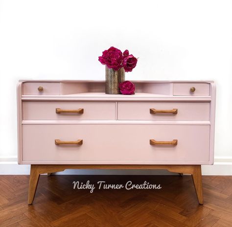 Morning all! This little beauty is now available! Very elegant and stylish in pale pink and oak, this G Plan E Gomme Brandon Mid-century dressing table will make the perfect focal point in any bedroom. Those two top drawers are so cool as they pull out and around! Click on the link for my Etsy shop! https://nickyturnercreations.etsy.com/listing/1807768887 #nickyturnercreations #fusionmneralpaintuk #fusionmineralpaint #pinkfurniture #gplandressingtable #gplan #midcenturyfurniture #midcentur... G Plan Dressing Table, Retro Dressing Table, Mid Century Dressing Table, Plan Dressing, Vanity Tables, Pink Furniture, G Plan, Furniture Vanity, Fusion Mineral Paint