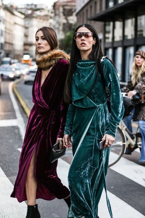 Velvet Takeover: 5 Ways To Style Fall's Hottest Trend Stile Boho Chic, Velvet Dresses, La Fashion Week, Milano Fashion Week, Looks Street Style, Milan Fashion Weeks, Velvet Fashion, Street Look, Fashion Weeks