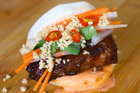 Gua Bao, or Pork Belly Bao Buns, is a popular Taiwanese street food that is quite delicious despite how easy it is to make. Pork Belly Bao Buns, Easy Pork Belly, Pork Belly Buns, Pork Belly Strips, Pork Belly Bao, Gua Bao, Braised Pork Belly, Buns Recipe, Bao Buns