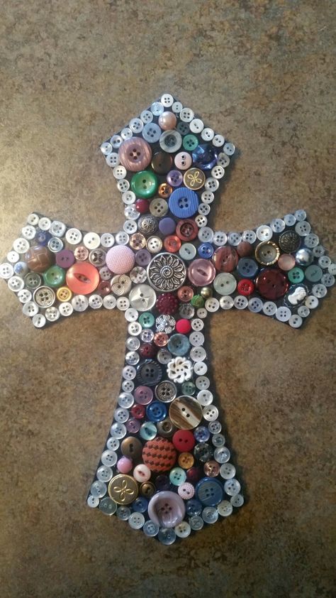 Button Cross Craft, Diy Wall Cross, Crafts With Crosses, Diy Crosses, Christmas Button Crafts, Wooden Crosses Diy, Hymnal Crafts, Crosses Diy, Button Cross