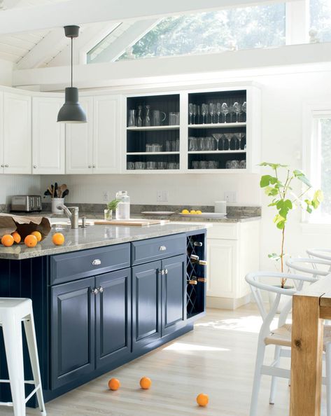 Distinguished but not too dark, Oxford Gray 2128-40 is a malleable hue that complements a wide range of kitchen styles and materials.  (ISLAND) Oxford Gray 2128-40, ADVANCE®, Semi-Gloss (CABINET) White Heron OC-57, ADVANCE®, Semi-Gloss Best Blue Paint Colors, Benjamin Moore Blue, Серая Кухня, Paint Trends, Best White Paint, Trending Paint Colors, Kitchen Colour Schemes, Blue Paint Colors, Benjamin Moore Colors