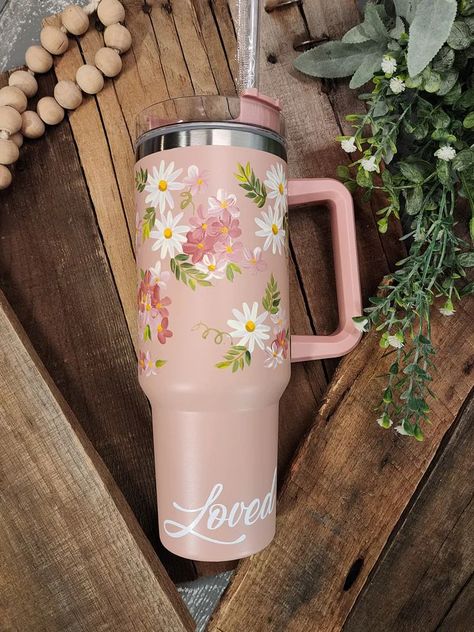 🌼Blush 40oz tumbler with handle, Women's Christmas Gift, Stanley Dupe with hand painted flo Tumbler Ideas Diy, Summer Tumbler, Stanley Cups, Tumbler Ideas, 40oz Tumbler, Tumbler With Handle, Bottle Painting, Custom Painted, Christmas Gifts For Women