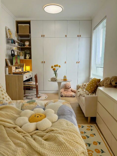 Pastel Yellow Bedroom, Facial Room Ideas, Little Apartment Aesthetic, Room Ideas Kids, Summer Room Ideas, Modern Teen Boy Bedroom, Beautiful Dorm Room, Facial Room, Room Redesign