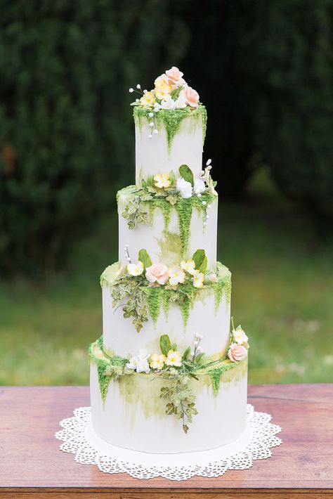 Garden Wedding Cakes, Moss Green Wedding, Whimsical Wedding Cakes, Garden Themed Wedding, Garden Wedding Cake, Green Wedding Cake, Cake With Flowers, Boho Wedding Cake, Big Wedding Cakes