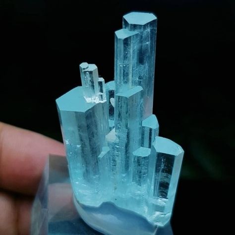 Here is a gathering of wonderful pictures of minerals, fossils, structures, gems, geology, etc., with simple information on the content. Minerals Crystals Rocks, Aquamarine Gem, Pretty Rocks, Cool Rocks, Beautiful Rocks, Mineral Stone, Aquamarine Stone, Minerals And Gemstones, Rocks And Gems