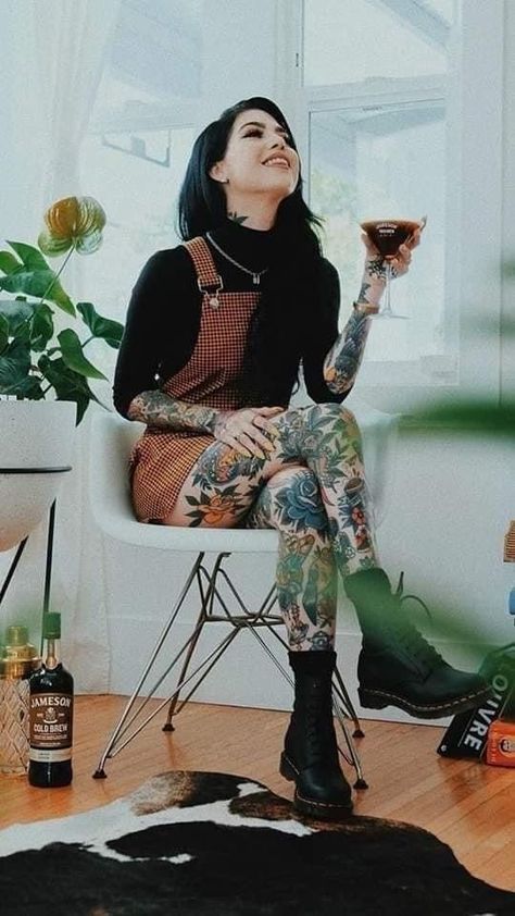 Ska Woman Outfit, Edgy Streetwear Aesthetic, Doc Martin Date Night Outfit, Old School Leg Tattoos Women, Edgy Business Casual Outfits Summer, Womens Funky Fashion, Alternative Vintage Fashion, Rocker Fashion Womens, Tatted Women Outfits