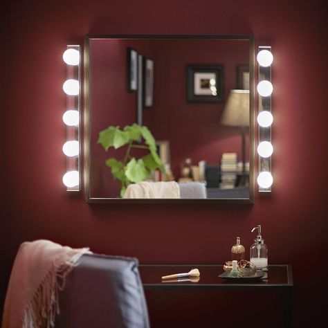 Have you ever dreamed of perfecting a cat's eye in front of a Hollywood style light bulb mirror? Fulfil that fantasy with this IKEA light bulb mirror hack. Ledsjö Ikea, Ikea Mirror Lights, Hollywood Mirror Ikea, Ikea Light Bulbs, Bulb Mirror, Mirror Hack, Ikea Mirror, Old Mirrors, Hollywood Mirror