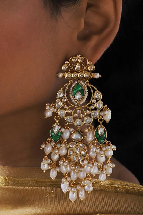 30+ Bridal Earring Designs For Your Wedding Day Polki Jewellery Bangles, Kundan Earings Design Gold, Chaand Baaliyan Earings, Kundan Earrings Jhumkas, Kundan Chandbali, Pearl Earrings Designs, Earrings Kundan, Kundan Jewellery Bridal, Bridal Earring