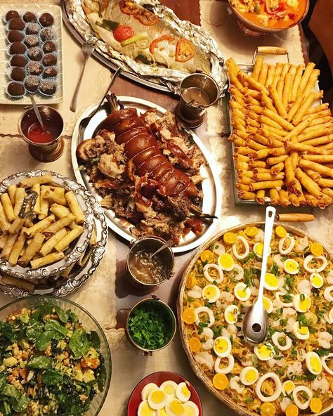 Filipino Food Party Table, Filipino Christmas Food, Filipino Party Food, Pinoy Party, Filipino Food Party, Months Aesthetic, Filipino Christmas Recipes, Filipino Debut, Filipino Party