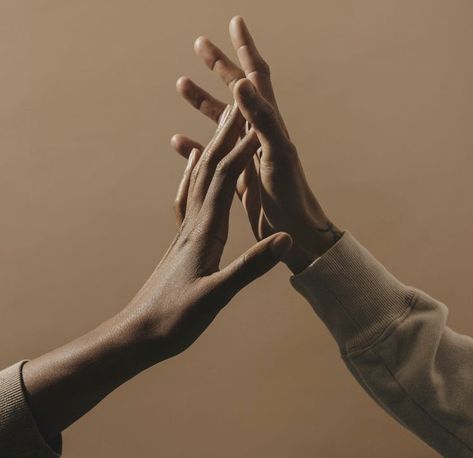 Art Alevel, Arm Art, Couple Hands, Hand Photography, Hand Reference, Pose Reference Photo, Pose Reference, Life Is Beautiful, Light In The Dark